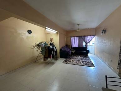 Sri Impian Apartment @  JB Larkin / 15 mins to CIQ/ Town Area/ 3 room