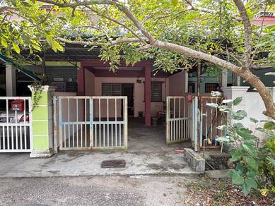 Double Storey Jalan Putera Indah 15/X, Taman Putera Indah, Batu Pahat