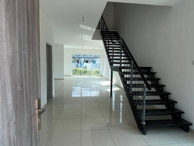 CORNER LOT BIG LAND 2.5 Sty Terrace GATED GUARDED Bandar Seri Astana