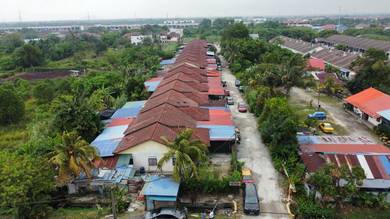 Tanah Ada 33 unit Rumah Teres Berpenyewa Penuh