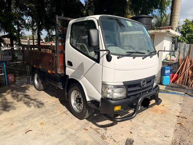 HINO Wooden Body 10Ft - 2013