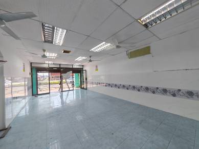 Falim ground floor shoplot for rent facing main road visibility area