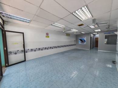 Falim ground floor shoplot for rent facing main road visibility area