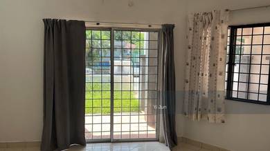 Partial Furnished 2-Storey House @Taman Puchong Hartamas, Puchong