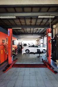 Well-Equipped Automotive Workshop for Sale