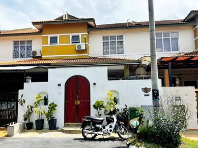 FACING OPEN & RENOVATED🔥Double Storey Terrace Taman Emas Dengkil