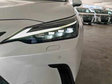 Lexus NX 250 2.5L, Sunroof, 3 LED Head Lamp
