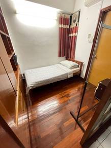 Bistari attach bath Small Master Room PWTC LRT MRT Bus HKL, TRX