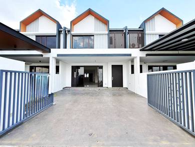 FACING OPEN ‼️Double Storey Terraced Serenia Anisa City Sepang
