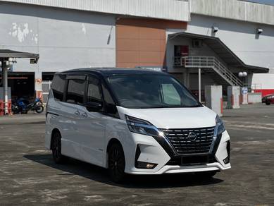 Nissan SERENA 2.0 S-HYBRID PREMIUM HIGHWAY