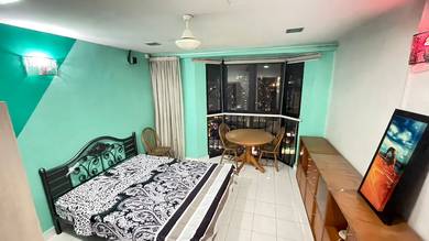 Luxury Bistari Balcony Window Middle room near PWTC LRT TRX HKL