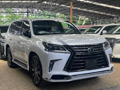 Lexus LX570  5.7 V8 Black Sequence