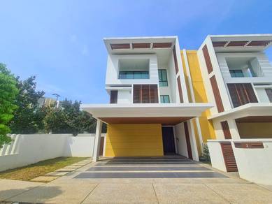 Lake View 2.5 Storey Twinvilla Astana Residence @ Presint 8, Putrajaya