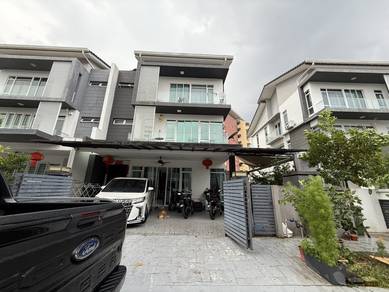 Three Stories Semi D Bandar Mahkota Cheras Gym room Koi Pond Karaoke