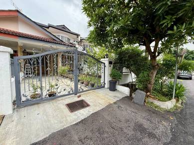 Taman Puchong Utama, 2-Storey House Freehold With Small Garden