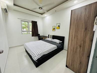 Medium Room @ Suria Jelatek Ampang Hilir 5 min Walk To LRT Jelatek
