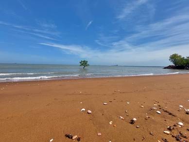 Land for sale with sea frontage abd beside a main road