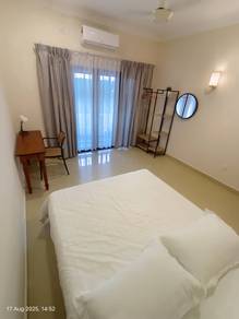 Middle Room Taman Teluk Villa, Putatan
