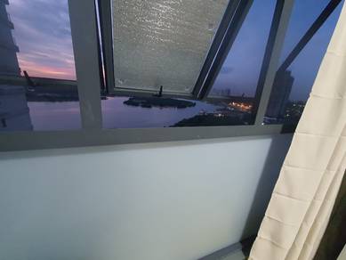 Junior Master Bedroom with nice and quiet sea view for rent.