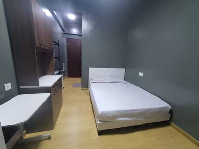 Junior Master Bedroom with nice and quiet sea view for rent.