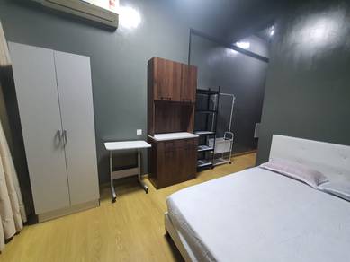 Junior Master Bedroom with nice and quiet sea view for rent.