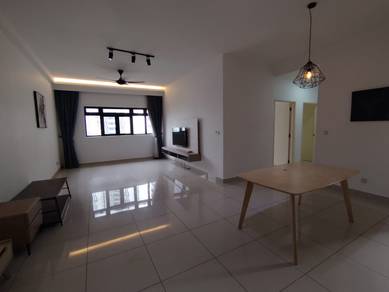 Meridin medini 3 bedroom 2 toilet partial furnish cw7l bus sg medini