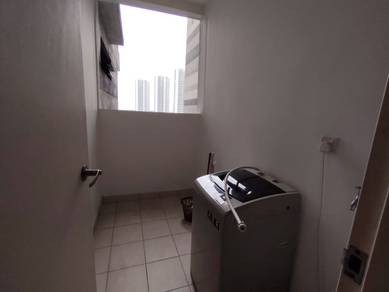 Meridin medini 3 bedroom 2 toilet partial furnish cw7l bus sg medini