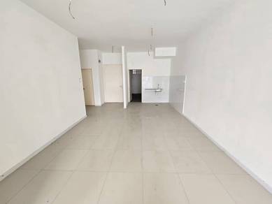 Freehold Below Market Value 100k !Crystal Creek Condo For Sale