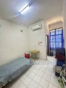 Taman Molek 1.5 Storey Terrace House For Sale  Move in Condition