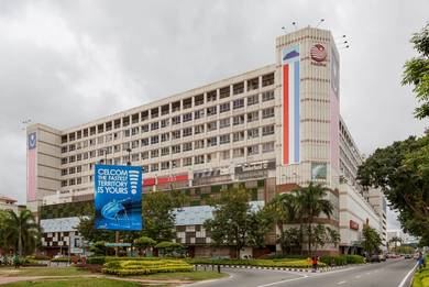 Sizeable Office Space / Centre Point Shopping Mall / 24,256 SQFT