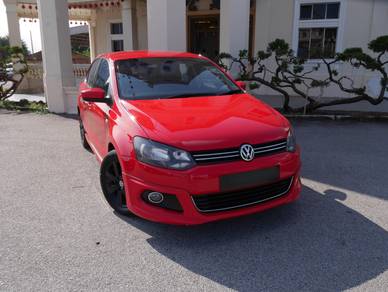 Volkswagen POLO SEDAN FACELIFT 1.6 (A) F/SVC BOOK