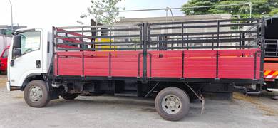 Isuzu NPR150 17 kaki Kargo (Lantai Besi)