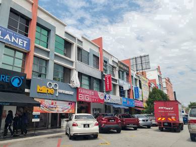 Shah Alam Seksyen 16 kedai dekat bank, mall, butik farmasi, sekolah