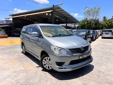 Toyota INNOVA 2.0 (AUTO)-