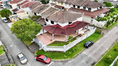 CORNER LOT HUGE LAND - Taman Molek, Johor Bahru