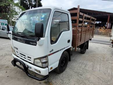 Isuzu NKR55 Wooden Cargo 1 Ton Lorry