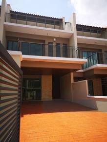 Tiara Hills, 3 Storey Terrace, strategic location Brand new