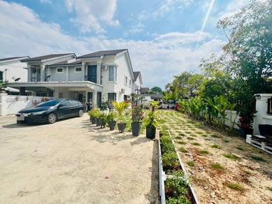 HUGE LAND CORNER Double Storey Semi D Alam Suria, Puncak Alam