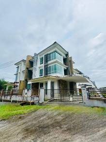3storey semi detached house for rent at Jalan Urat Mata