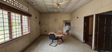 Bungalow in PJ Old Town Facing Main Road with Land for RENT