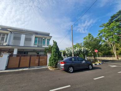 Corner Semi-D cluster at Bandar Saujana Putra (Bigt land,renovated!)