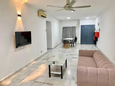 4 AIRCOND Endah Regal F/ FURNISHED Kit Cabinet Fridge Washer WELL KEPT