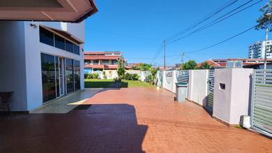 Freehold 2sty Semi-Detached House with Spacious Land @ Ujong Pasir