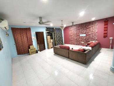 Renovated Taman Pulai Utama 2 Storey Terrace! Near Taman Universiti!