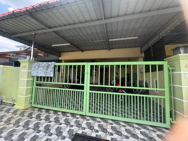 TERES DUA TINGKAT Persiaran Bukit Kempas ,Taman Bukit Kempas Titi