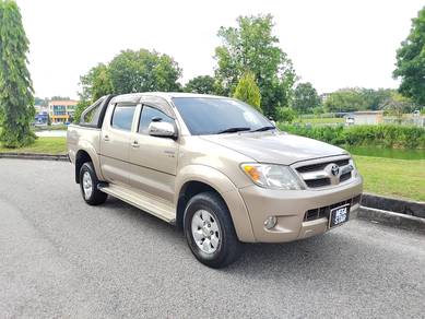 Toyota HILUX 2.5 DUAL CAB (M)