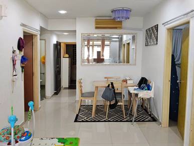 LOWER FLOOR👍RENOVATED👍END LOT👍Halaman Kristal Blok 5