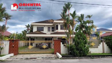 Banglo 2 Tingkat Di Pekan Sitiawan Untuk Dijual