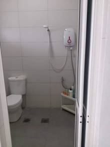Salak South Terrace House For Rent and Good Connectivity!