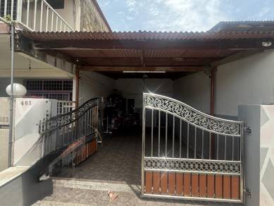 Taman Tangkak Jaya🏠2 Storey Terrace 3 Bedrooms